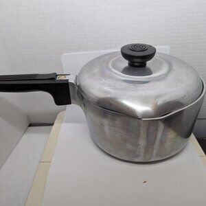 Vintage Wagner Ware Sidney Magnalite double spout 2qt sauce pot 4682M